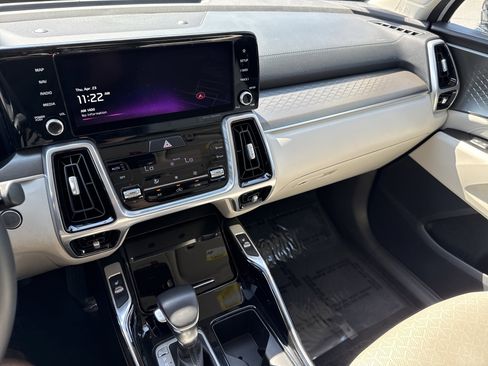 Certified 2023 Kia Sorento SX AWD/4WD image 23