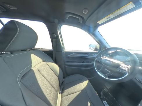 New 2025 Jeep Grand Cherokee Laredo X w/ Trailer Tow Package image 28