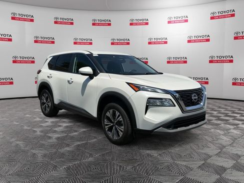 Used 2023 Nissan Rogue SV FWD image 3