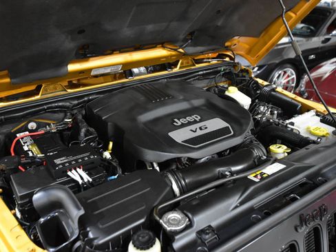 Used 2014 Jeep Wrangler Unlimited Sahara AWD/4WD image 47