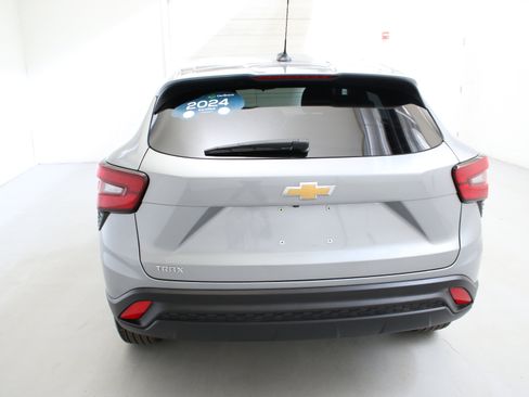 Certified 2024 Chevrolet Trax LS w/ Driver Confidence Package FWD image 10