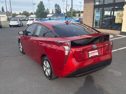 Used 2018 Toyota Prius Two image 8