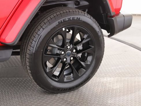 Used 2025 Jeep Wrangler Unlimited Sahara image 14