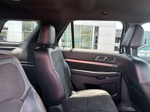 Used 2019 Ford Explorer XLT w/ Equipment Group 202A FWD image 15