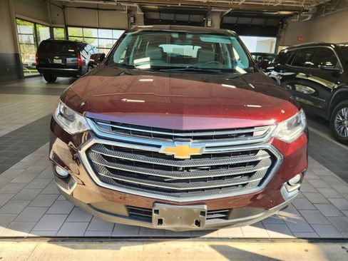Used 2018 Chevrolet Traverse LT FWD image 2