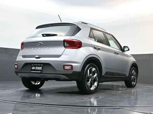 Certified 2025 Hyundai Venue SEL image 23