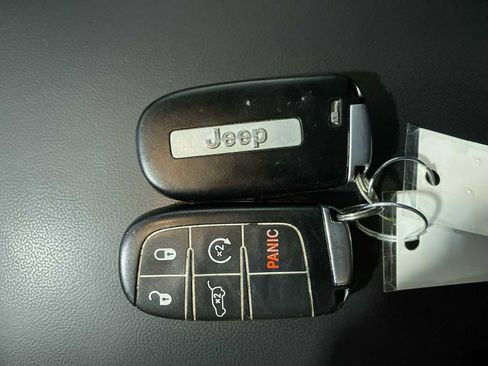 Used 2019 Jeep Grand Cherokee Altitude image 20