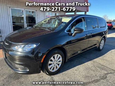 Used 2021 Chrysler Voyager L image 1