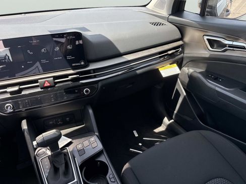 New 2026 Kia Sportage LX w/ LX Convenience Package FWD image 11