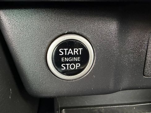Used 2023 Nissan Rogue SV AWD/4WD image 25