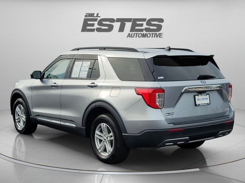 Used 2022 Ford Explorer XLT w/ Equipment Group 202A AWD/4WD image 2