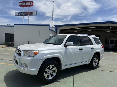 Used 2013 Toyota 4Runner SR5 w/ Convenience Pkg AWD/4WD image 1
