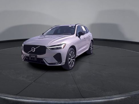 Certified 2025 Volvo XC60 B5 Core AWD/4WD image 11
