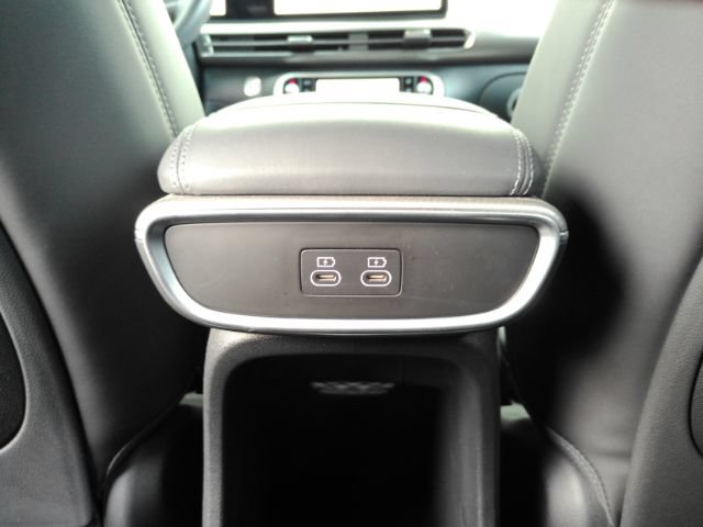 Used 2024 Genesis GV60 RWD image 31