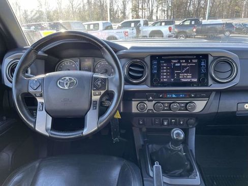 Used 2019 Toyota Tacoma TRD Sport w/ TRD Premium Sport Package image 15