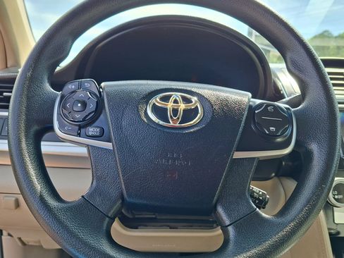 Used 2012 Toyota Camry LE image 16