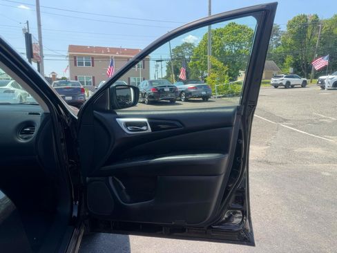 Used 2019 Nissan Pathfinder S AWD/4WD image 20