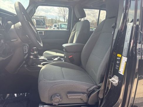 Certified 2025 Jeep Wrangler Unlimited Sahara AWD/4WD image 9