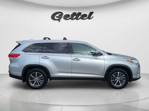 Used 2019 Toyota Highlander XLE image 3