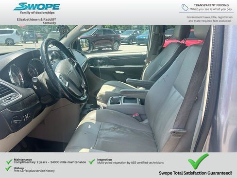 Used 2013 Chrysler Town & Country Touring FWD image 9