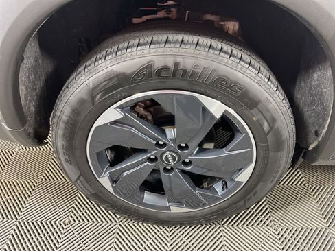 Used 2024 Nissan Rogue SV image 12