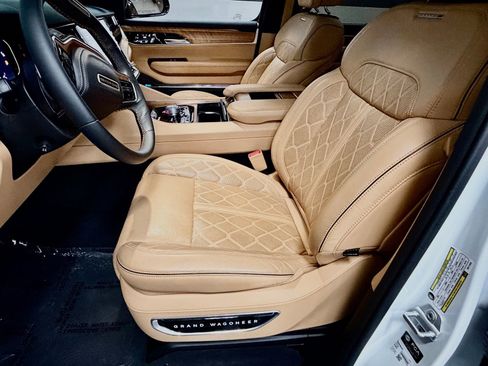 Used 2024 Jeep Grand Wagoneer Series III w/ Flexible Seating Group AWD/4WD image 22