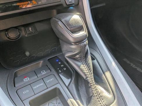 Used 2021 Toyota RAV4 XLE image 11