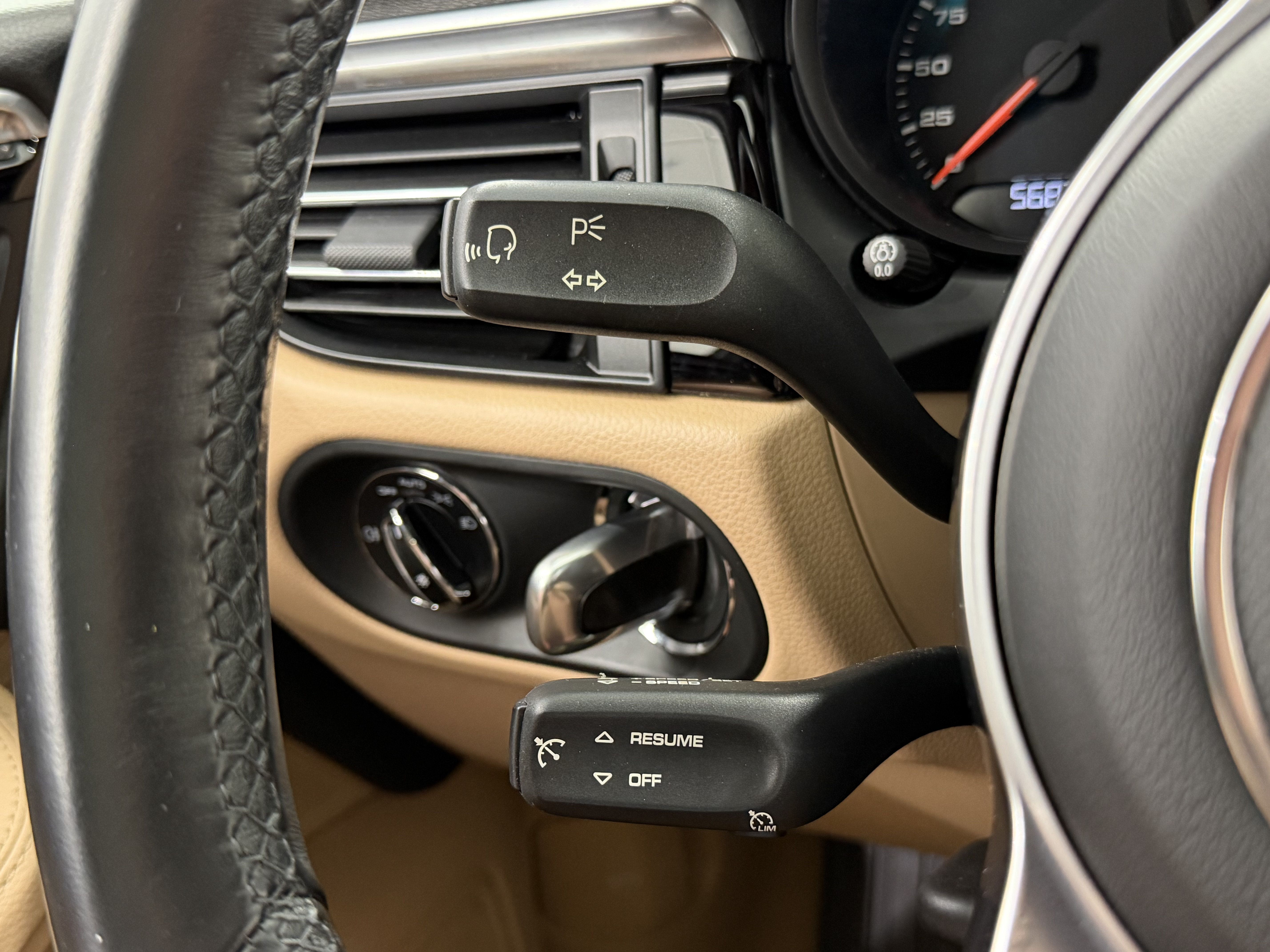 Certified 2021 Porsche Macan AWD/4WD image 45