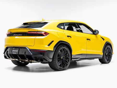Used 2025 Lamborghini Urus SE AWD/4WD image 2