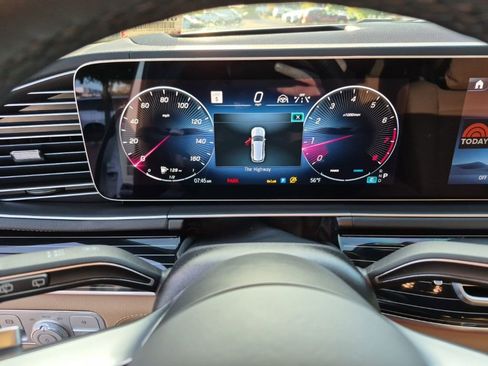 Used 2026 Mercedes-Benz GLS 580 4MATIC image 37