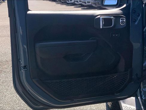 Used 2024 Jeep Wrangler Unlimited AWD/4WD image 21