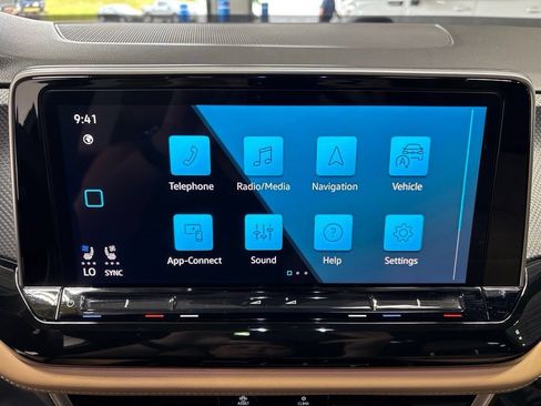 Used 2026 Volkswagen Atlas Cross Sport SEL R-Line AWD/4WD image 24