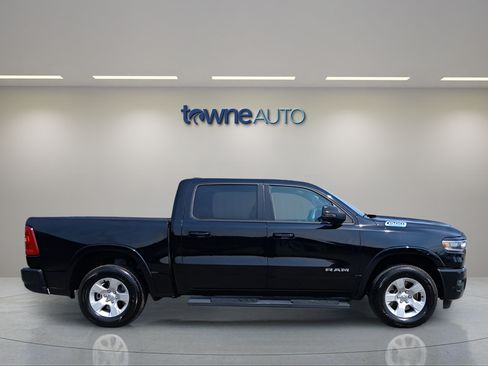 Used 2025 RAM 1500 Big Horn AWD/4WD image 6