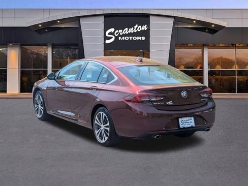Used 2018 Buick Regal Essence w/ Driver Confidence Package #1 AWD/4WD image 3