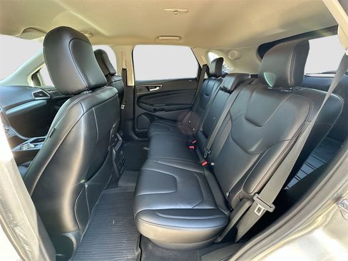 Used 2021 Ford Edge Titanium image 24
