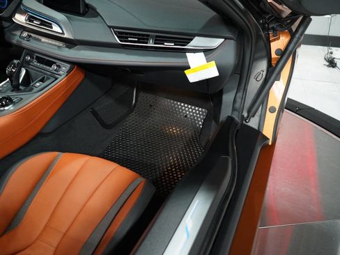 Used 2019 BMW i8 Roadster image 98