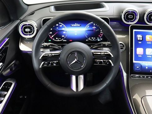 Used 2025 Mercedes-Benz GLC 350e 4MATIC image 5