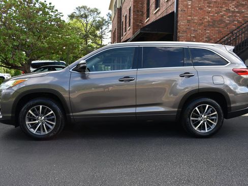 Used 2017 Toyota Highlander XLE FWD image 4