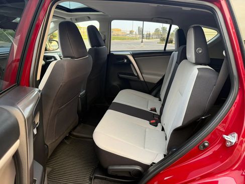 Used 2018 Toyota RAV4 XLE AWD/4WD image 16