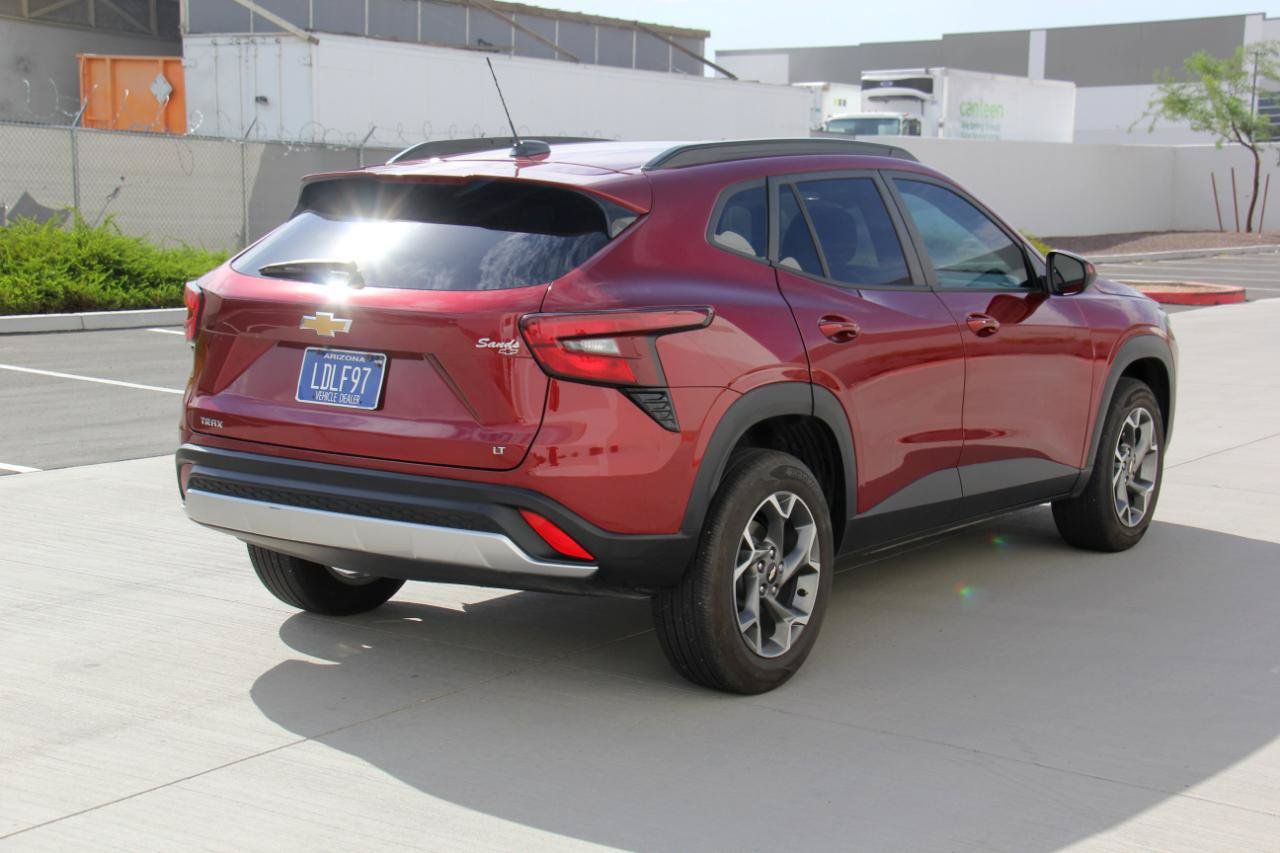 Used 2025 Chevrolet Trax LT w/ LT Convenience Package FWD image 5