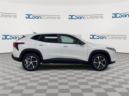 New 2026 Chevrolet Trax RS image 9