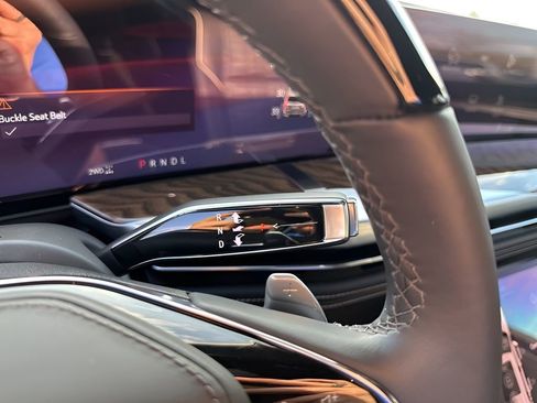 Certified 2025 Cadillac Escalade ESV Sport Platinum w/ LPO, ONYX Package image 33