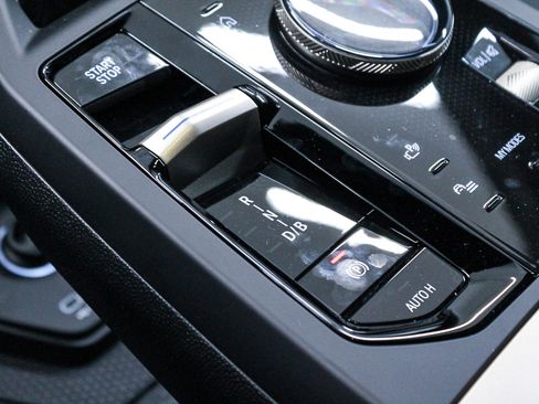 New 2026 BMW iX xDrive60 w/ Premium Package image 25