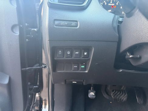 Used 2019 Nissan Rogue SV FWD image 36
