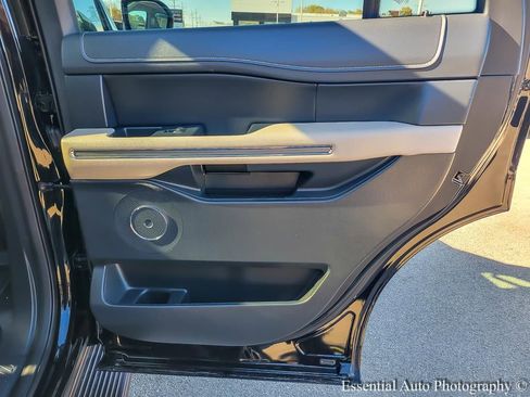 Used 2024 Ford Expedition XLT image 24