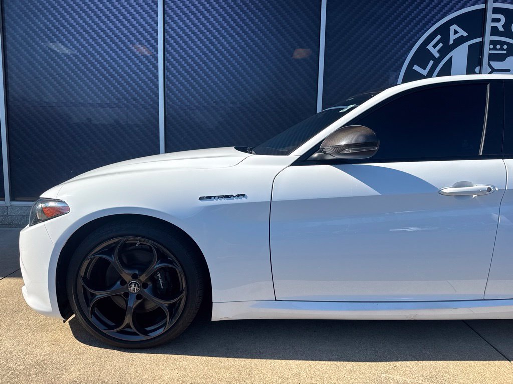 Used 2023 Alfa Romeo Giulia Estrema AWD/4WD image 16