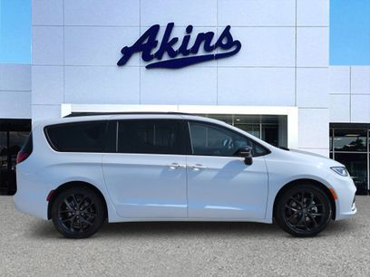 Used 2025 Chrysler Pacifica Limited