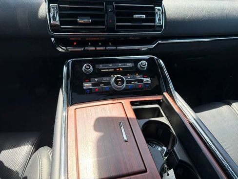 Used 2023 Lincoln Navigator L Reserve w/ Monochromatic Package AWD/4WD image 11