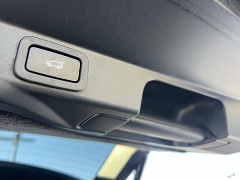 Used 2022 Land Rover Range Rover Sport SVR image 38