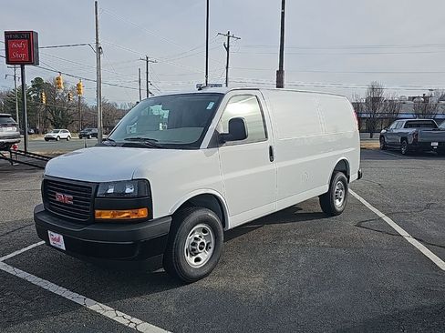 New 2025 GMC Savana 3500 w/ Driver Convenience Package image 4
